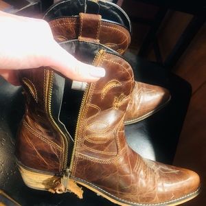 Like New - Brown Dingo western booties, size 9.5